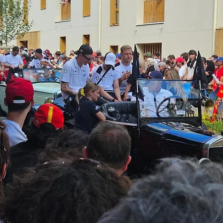 Panzió Aupres Du Parc, Votre Pied-a-terre Pour Le Circuit Des 24 Du Mans 3*